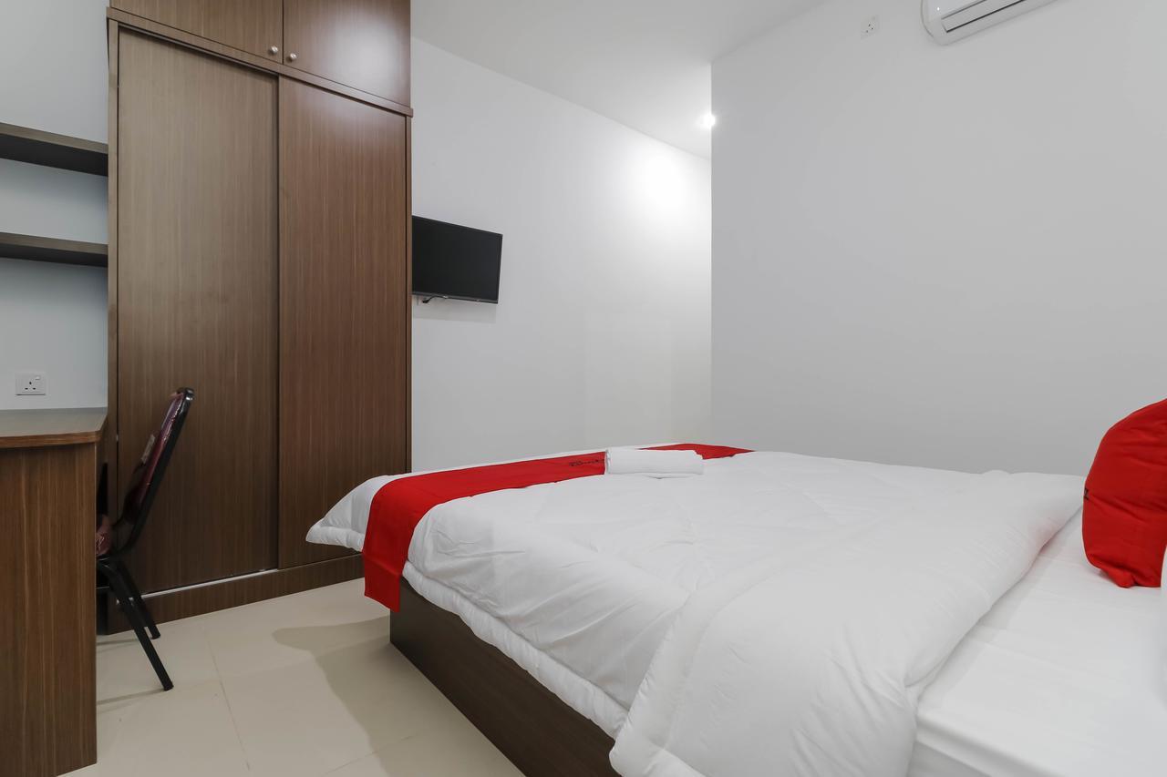 Hotel Reddoorz Near Kepri Mall 3*