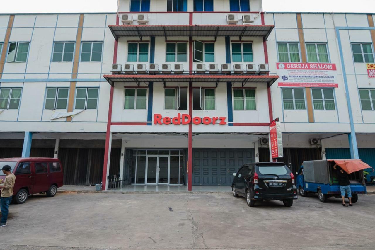 Reddoorz Near Kepri Mall Hotel 3*